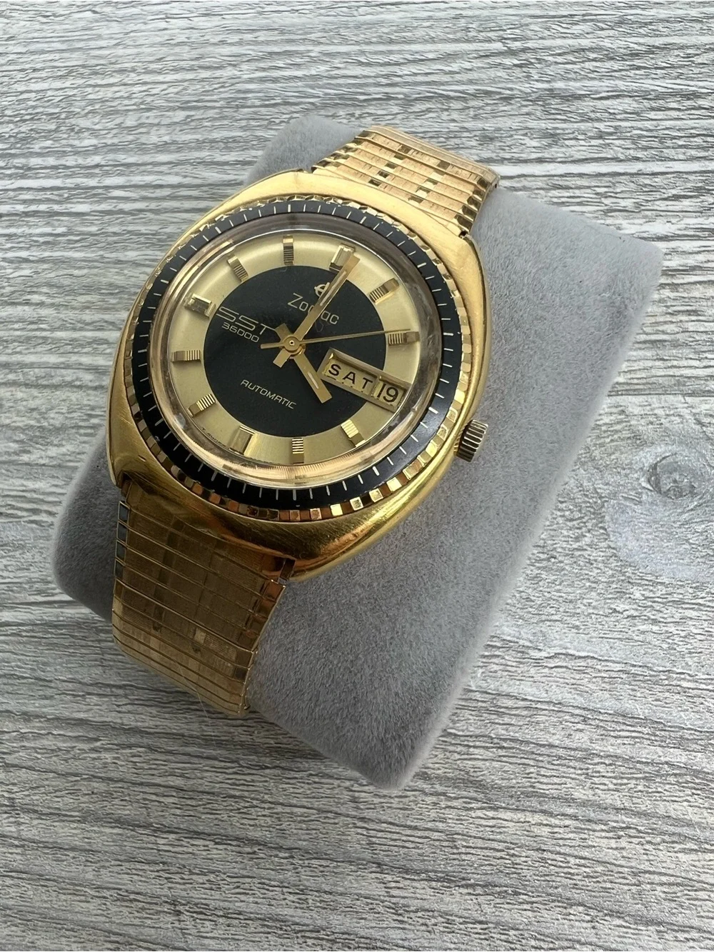Zodiac SST 36000 Gold-Tone Men's Automatic Watch with Black Dial Ring